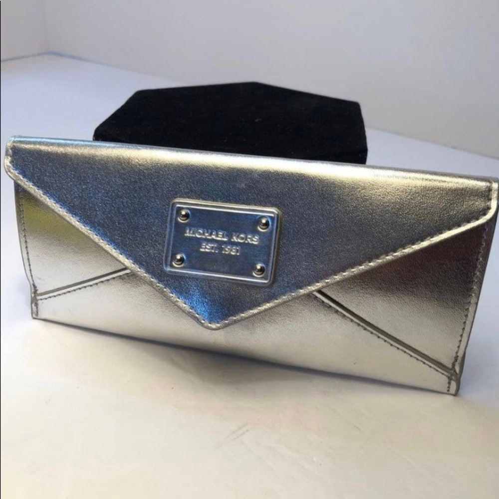 Michael Kors Silver Envelope Slim Wallet/Clutch Never Been Used.